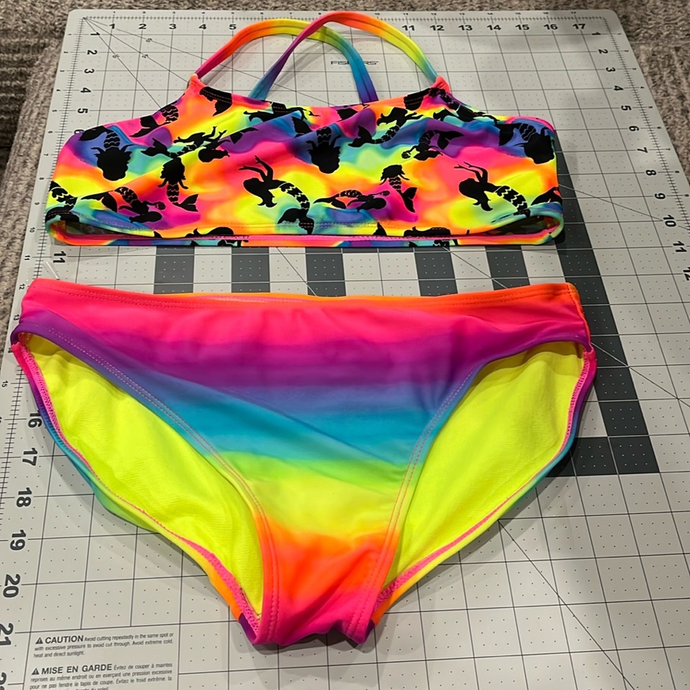 Girls two piece swimsuit with fun mermaid print top. XXL size 18